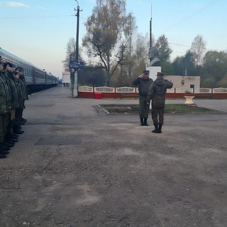 У Білорусі частині співробітників Міністерства з надзвичайних ситуацій виділили зброю, щоб нібито «захищати країну» у разі бойових дій — очільник МНС