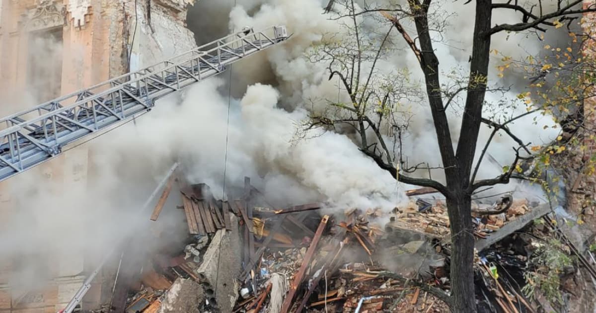 У результаті атаки дронами-камікадзе в Шевченківському районі столиці стався вибух в житловому будинку