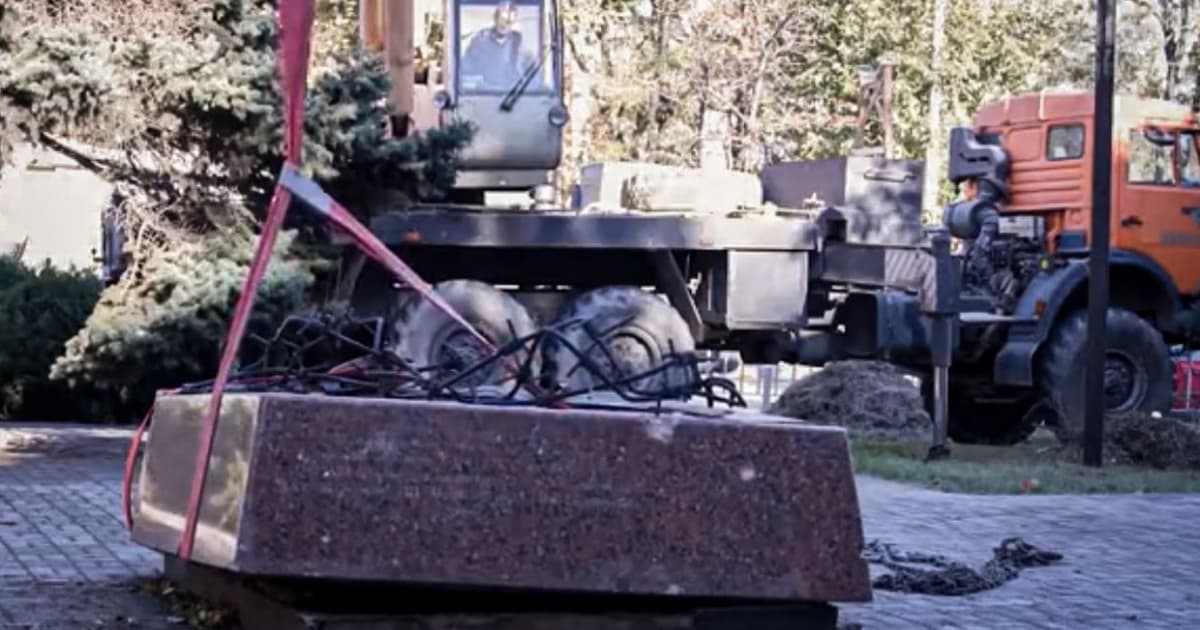 The Russians dismantled a monument to the victims of the Holodomor in temporarily occupied Mariupol