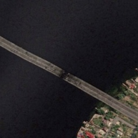 Антонівський міст в Херсоні зазнав чергового удару