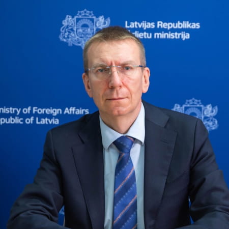 Латвія ускладнить умови продовження посвідок на постійне проживання для росіян