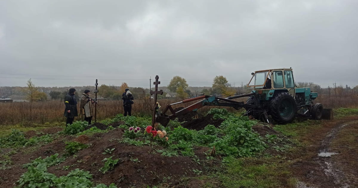 На Харківщині почали ексгумацію тіл на місці масового поховання українських військових
