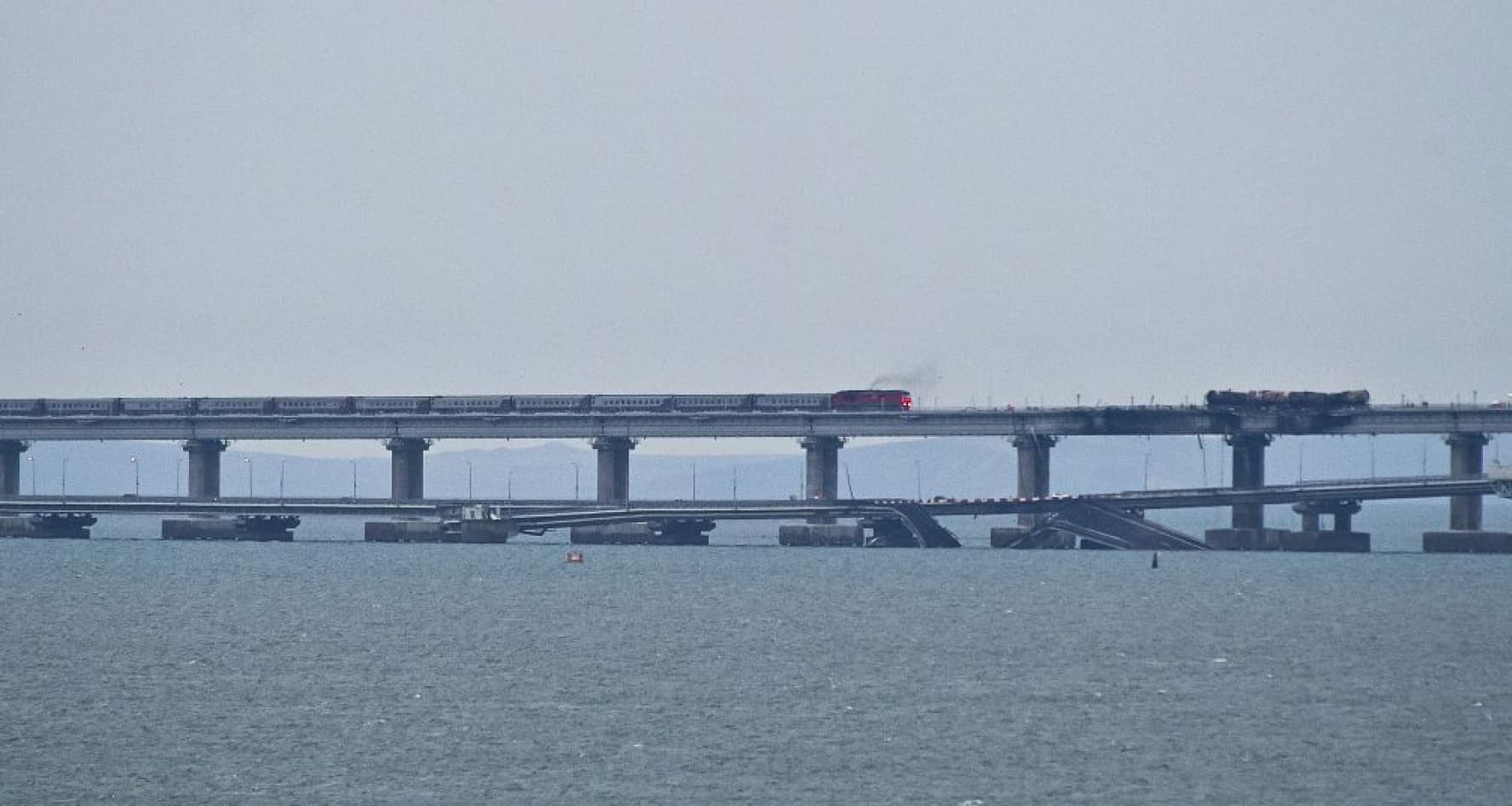 The trucks' passage on the Crimean Bridge will not be restored before December — Ministry of Transport of the Russian Federation