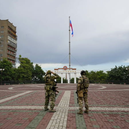 У Мелітополі росіяни розміщують військову техніку поблизу житлових будинків