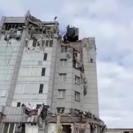 У тимчасово окупованому Алчевську обстріляли готель металургійного комбінату «Металург»