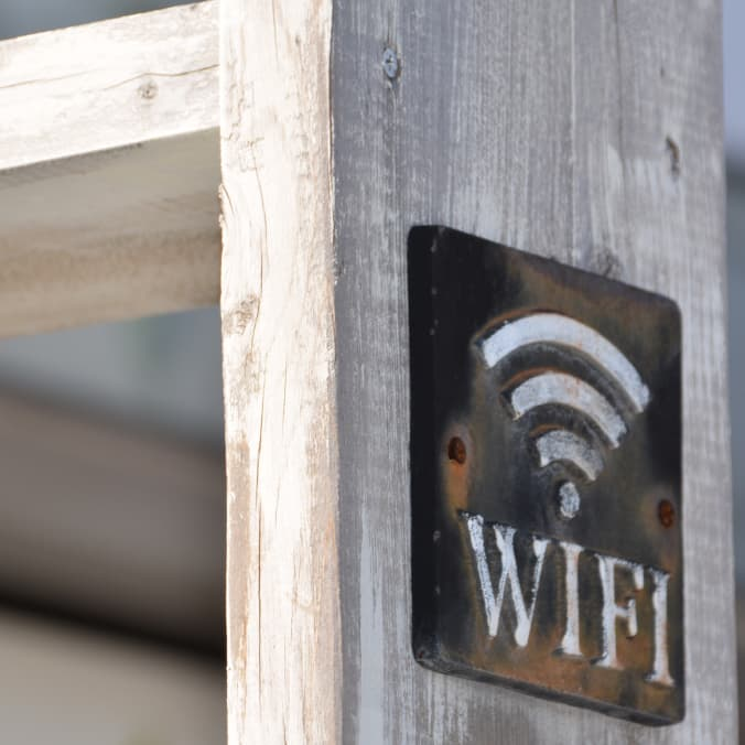Мінцифри створить в Україні публічні точки Wi-Fi, щоб забезпечити зв'язок на випадок відключень електроенергії