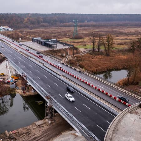 Україна відновила міст у Стоянці, який зруйнували, щоб перешкодити наступу росіян на Київ