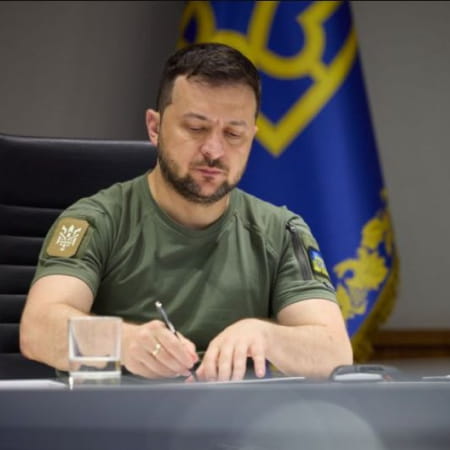 Зеленський підписав закон про скасування військового збору для захисників України