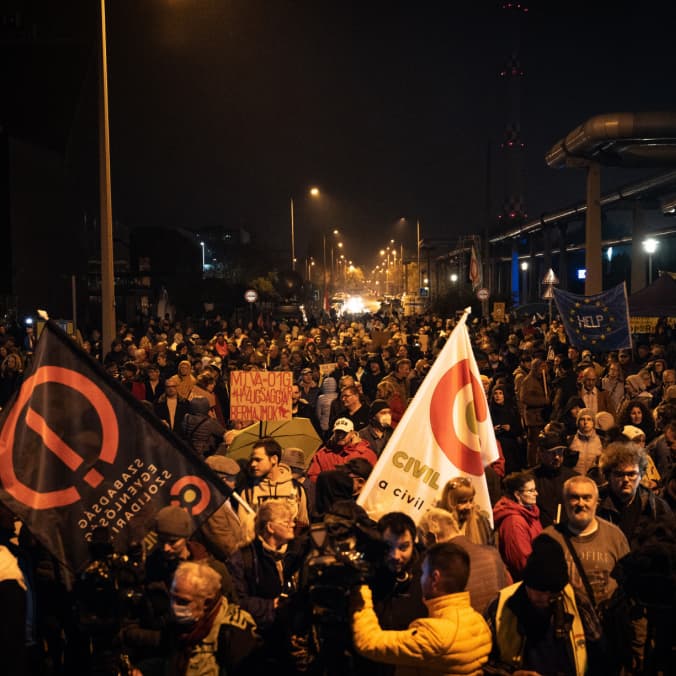 У Будапешті пройшов мітинг проти пропаганди підконтрольних Орбану ЗМІ під проукраїнськими гаслами