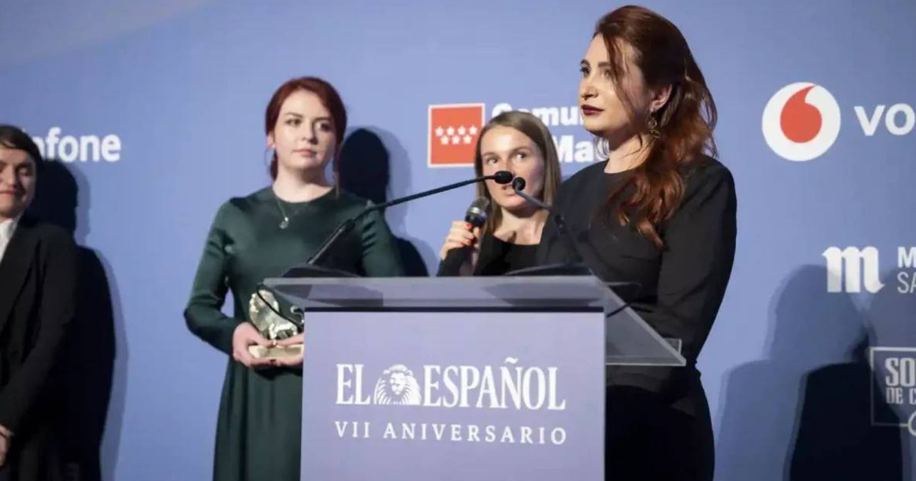 Relatives of Azovstal defenders and Mariupol female defenders receive the Spanish edition El Español award —  the Association of Azovstal defenders