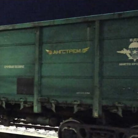 Литовські прикордонники не пропустили потяг з російською військовою символікою на вагонах