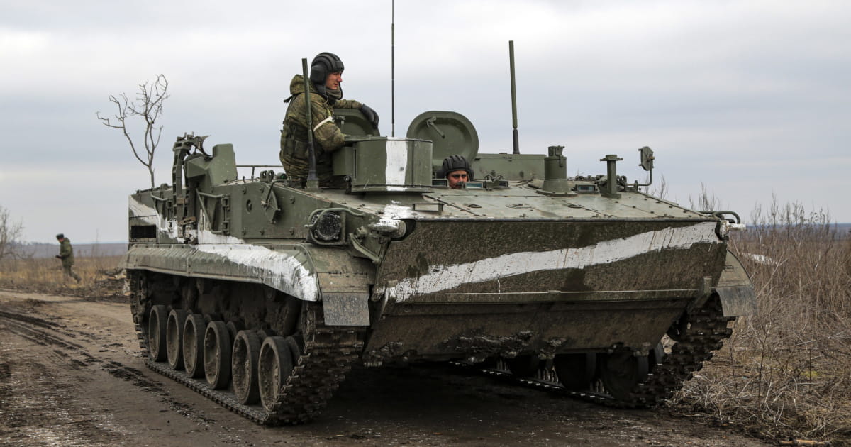 Російські військові виводять з ладу бойову техніку, щоб не йти в зону активних бойових дій