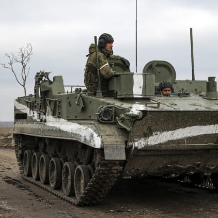Російські військові виводять з ладу бойову техніку, щоб не йти в зону активних бойових дій