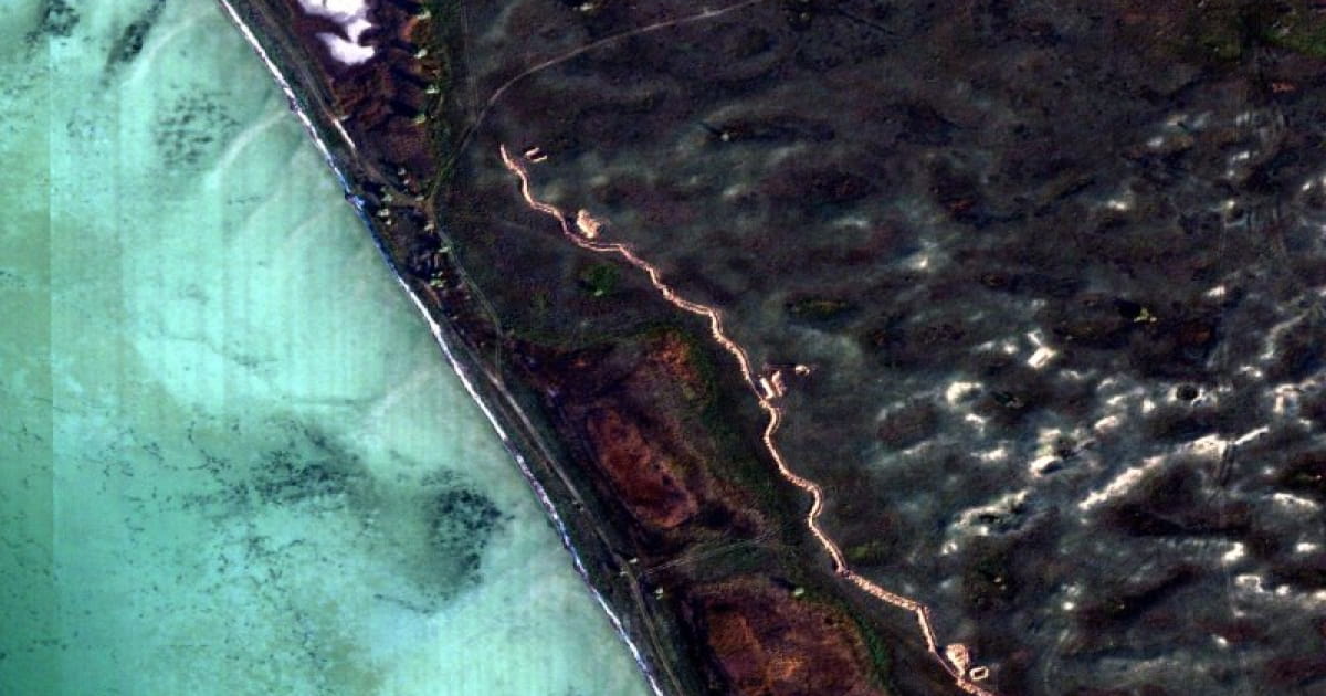 Satellite images of Russian defensive positions in the temporarily occupied Kherson region appeared online