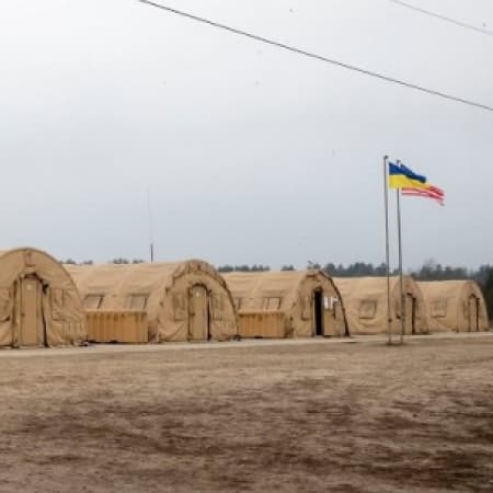 Велика Британія передасть Україні 12 тисяч зимових спальників та намети з обігрівом