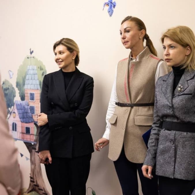 Олена Зеленська взяла участь у відкритті Центру допомоги врятованим у Києві