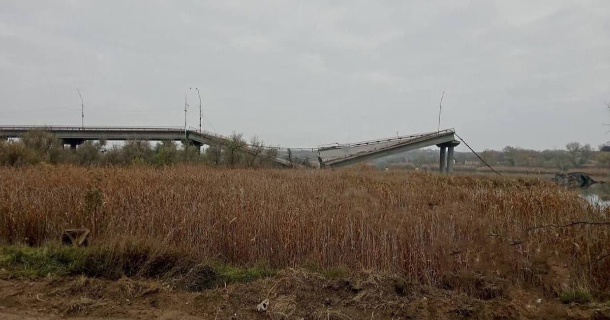 Russians blew up three bridges in the Kherson region