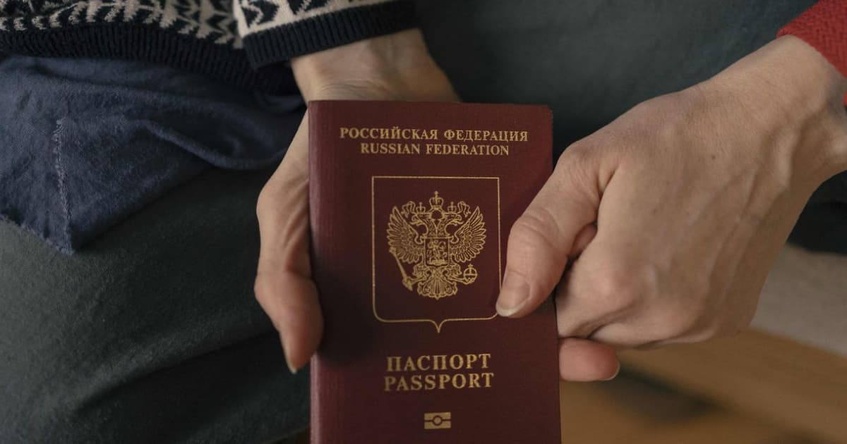 Правоохоронці виявили керівників так званої «мерії» Херсонщини, які примусово роздавали паспорти РФ українцям