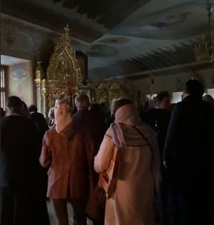 Прихожани Києво-Печерської лаври моляться за РФ
