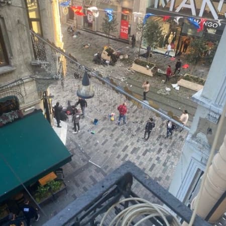 На одній із центральних площ Стамбула пролунав вибух