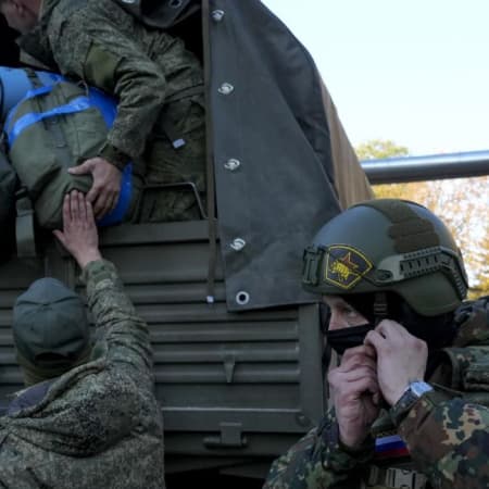 Російські війська віддають перевагу будівництву оборонних позицій на лінії фронту