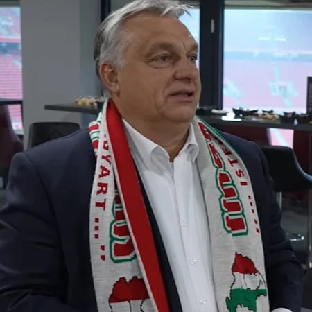 МЗС відреагувало на те, що угорський прем’єр Віктор Орбан прийшов на футбольний матч із шарфом, на якому Угорщина зображена з частиною української території