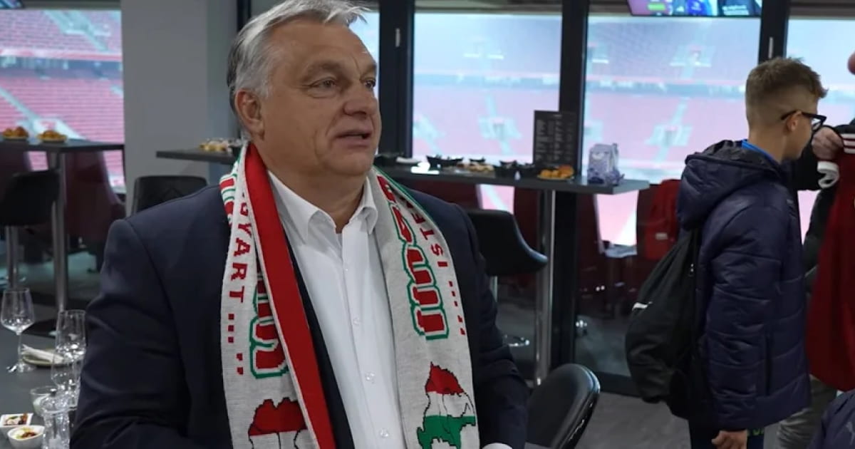 МЗС відреагувало на те, що угорський прем’єр Віктор Орбан прийшов на футбольний матч із шарфом, на якому Угорщина зображена з частиною української території