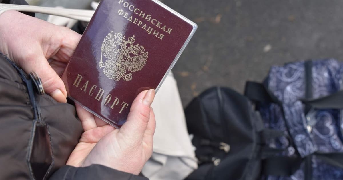 На тимчасово окупованих територіях Запоріжжя росіяни змушують місцевих жителів оформлювати документи за законами РФ