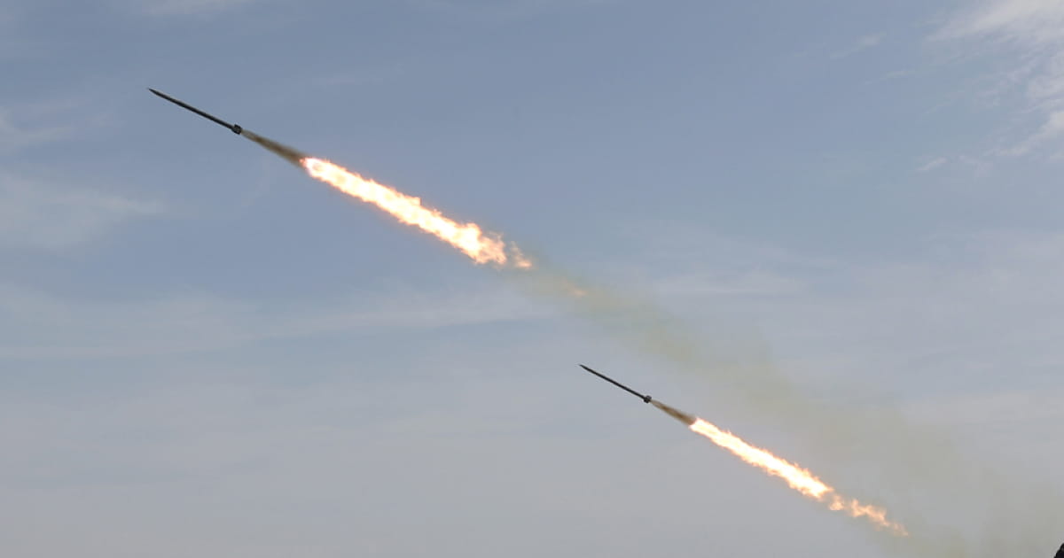 Росія, ймовірно, обстрілює Україну ядерними ракетами, з яких зняли ядерні боєголовки — британська розвідка