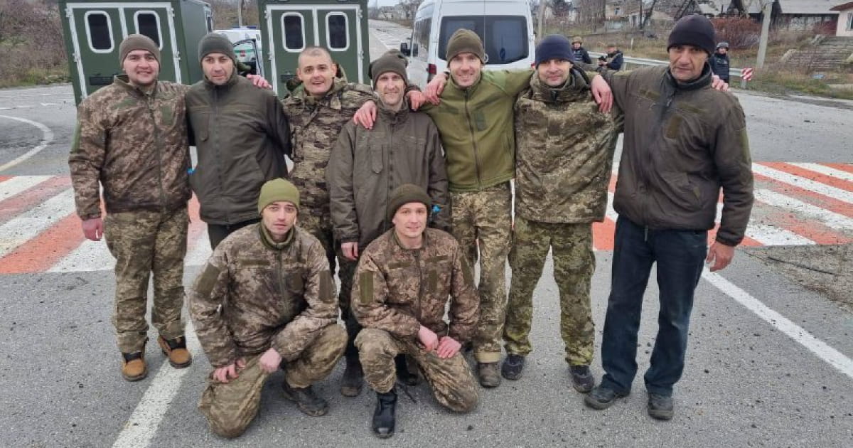 Україна повернула з російського полону 12 людей, серед них троє цивільних