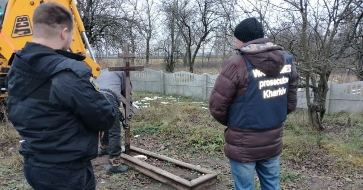 На Харківщині ексгумувала тіла п’ятьох людей, які загинули внаслідок авіаційного бомбардування армією РФ