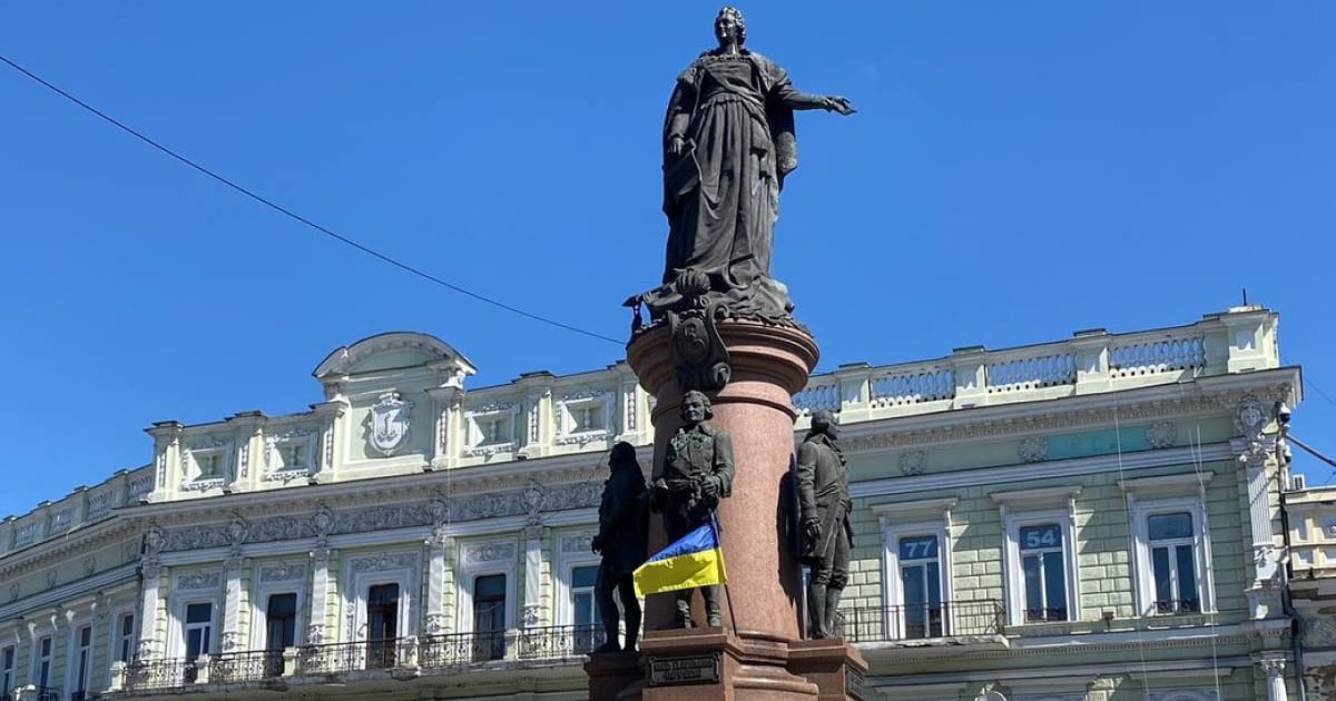 Міськрада Одеси підтримала рішення про демонтаж та перенесення пам'ятників Єкатерінє II та Суворову