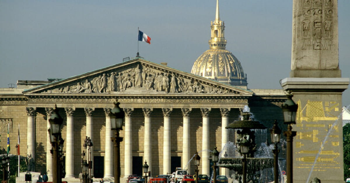 Нижня палата парламенту Франції створила резолюцію, яка засуджує вторгнення РФ на територію України