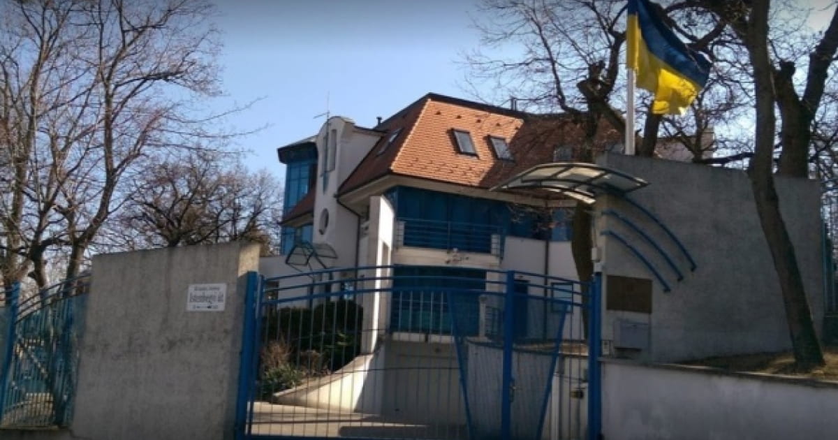До посольств України в Угорщині, Нідерландах, Польщі, Хорватії, Італії надійшли закривавлені пакунки