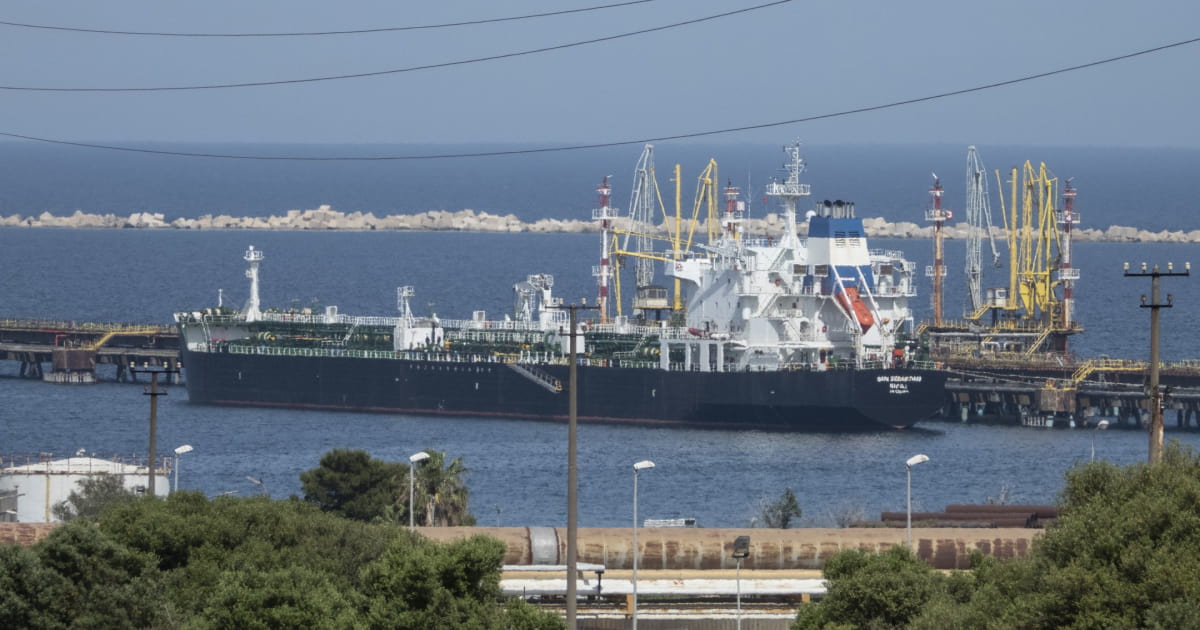 Росія створює «тіньовий флот» із понад 100 застарілих танкерів для обходу нафтових санкцій