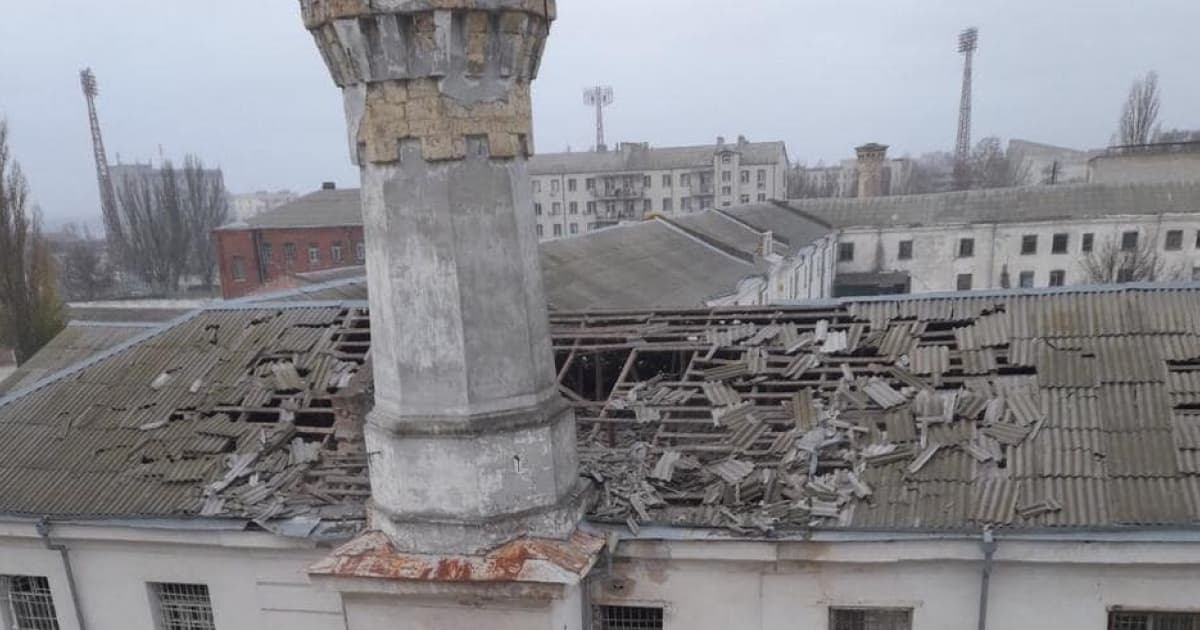 Росіяни обстріляли будівлю Херсонського слідчого ізолятору