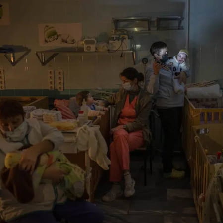 Працівники обласної лікарні Херсона вигадали хвороби для 11 дітей-сиріт, щоб їх не депортували до Росії