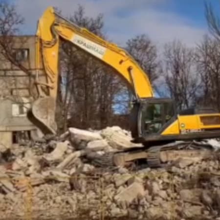 Russian occupation authorities have already demolished over 30 houses in Mariupol