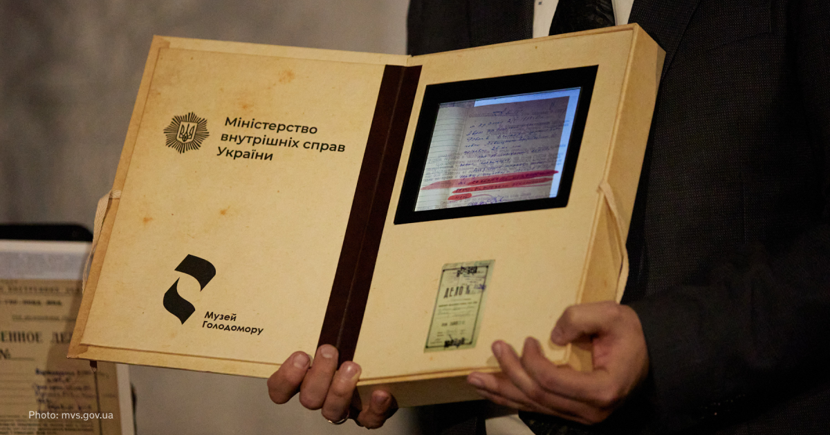 Ministry of Internal Affairs hands over more than one thousand archival files of 1932-1933 genocide to Holodomor Museum