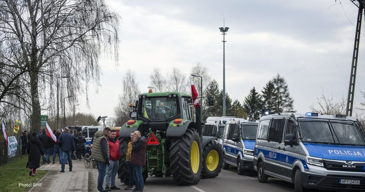 Protesters on the Polish-Ukrainian border continue to block six truck crossing points
